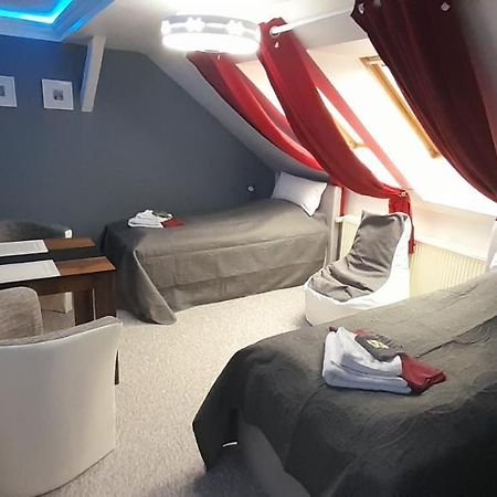 Best-Preis -Vip Lounge- Mit Netflix, Self-Check-In, Ebike Ladestation, Fahrradraum, Wlan Und Netflix - Direkt Am Elberadweg Im Herzen Von Wittenberge Bagian luar foto
