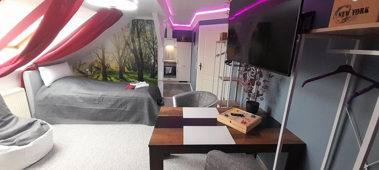 Best-Preis -Vip Lounge- Mit Netflix, Self-Check-In, Ebike Ladestation, Fahrradraum, Wlan Und Netflix - Direkt Am Elberadweg Im Herzen Von Wittenberge Bagian luar foto