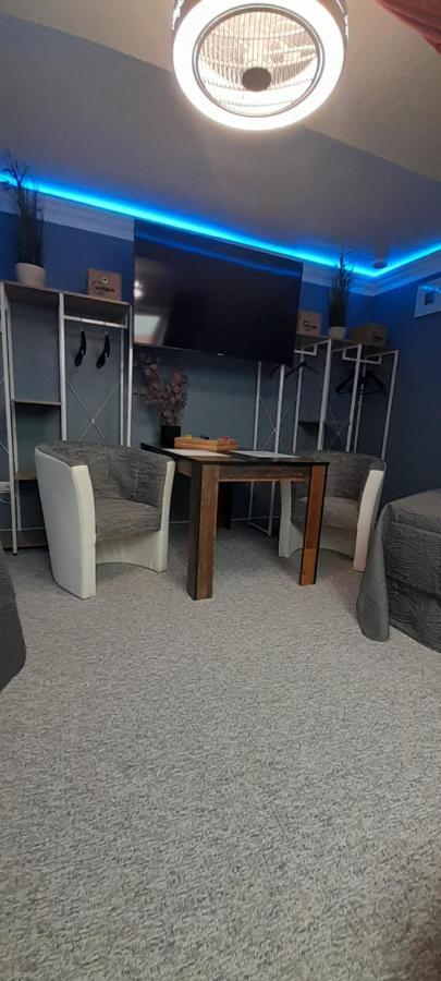 Best-Preis -Vip Lounge- Mit Netflix, Self-Check-In, Ebike Ladestation, Fahrradraum, Wlan Und Netflix - Direkt Am Elberadweg Im Herzen Von Wittenberge Bagian luar foto