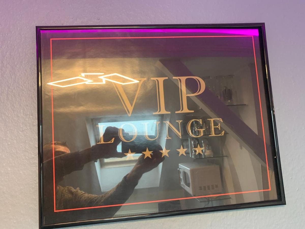 Best-Preis -Vip Lounge- Mit Netflix, Self-Check-In, Ebike Ladestation, Fahrradraum, Wlan Und Netflix - Direkt Am Elberadweg Im Herzen Von Wittenberge Bagian luar foto